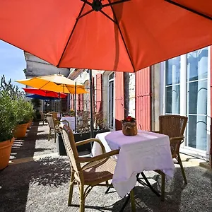 Des Artistes Hotel